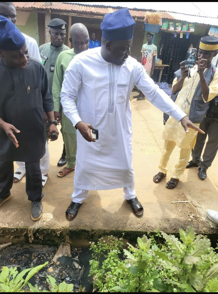 AMAC Chairman Conducts Inspection Tour of Community Projects